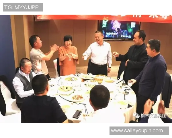 香港足球明星队赛后欢聚一堂共唱经典歌曲展现团队精神与友谊 香港足球明星队赛后欢聚一堂共唱经典歌曲展现团队精神与友谊