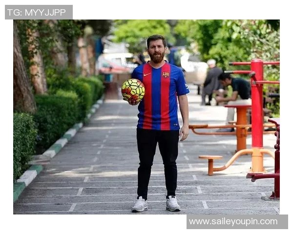 伊朗男子因外貌酷似足球明星而走红网络引发热议